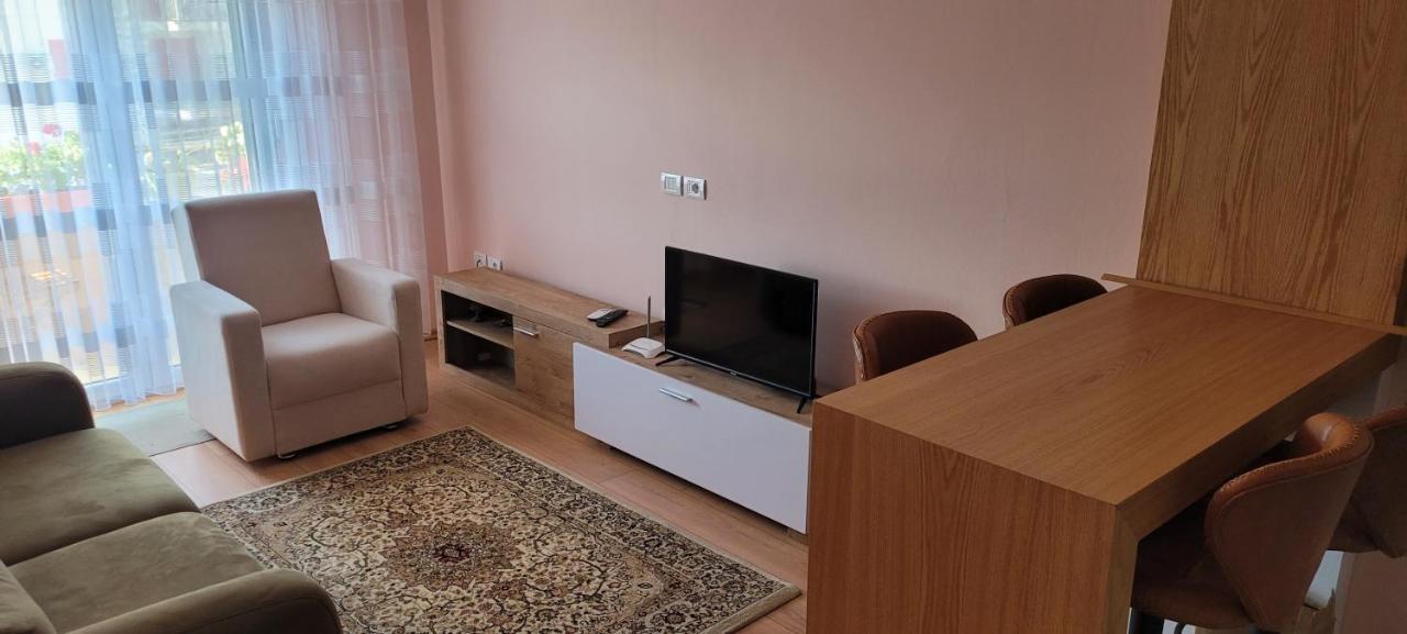 View Apartment, Golem Apartment *
